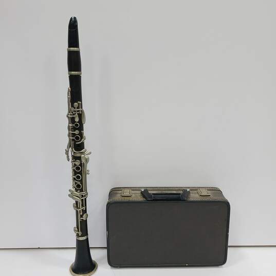 Vintage Clarinet In Case w/ Accessories image number 2