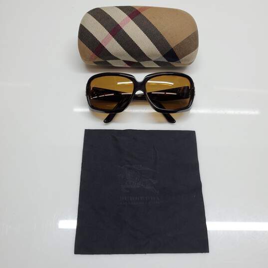 AUTHENTICATED BURBERRY B4061 TORTOISE OVERSIZED SUNGLASSES image number 1