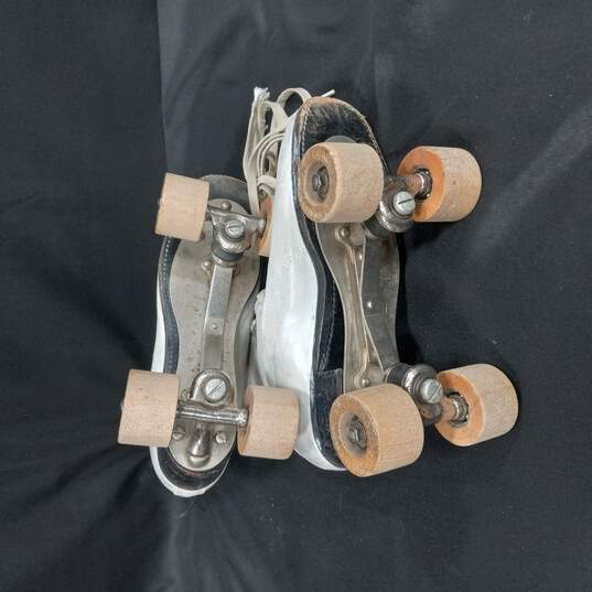 Vintage Roller Skates image number 5