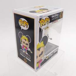 Lot of 2 Funko Pop! Disney: Minnie Mouse - 1109 &1111 alternative image