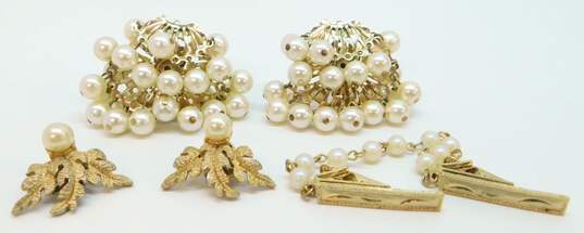 VNTG Mid Century Gold Tone Faux Pearl Jewelry image number 1