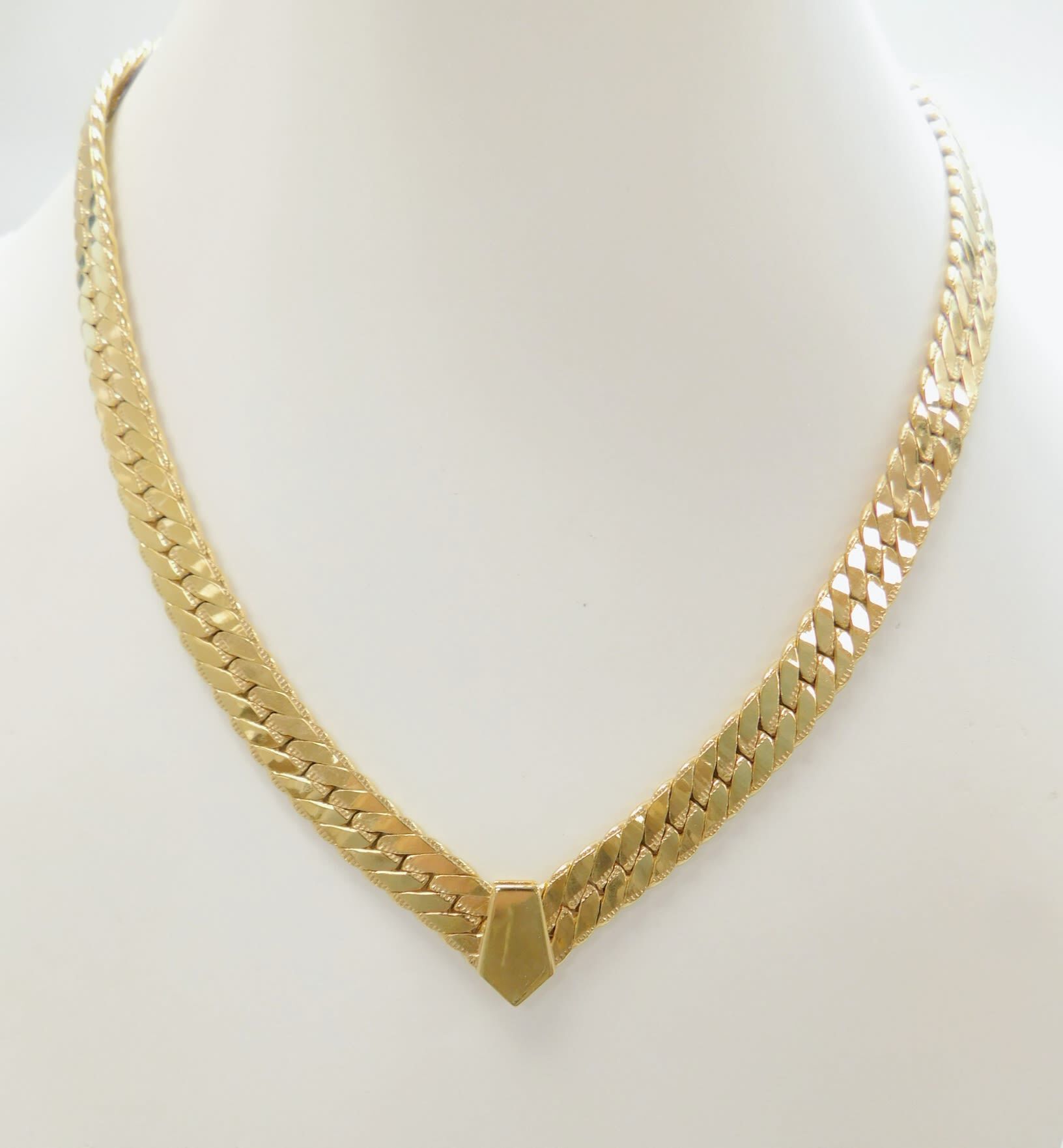 NAPIER vintage gold plated necklace | MaryClassyChic