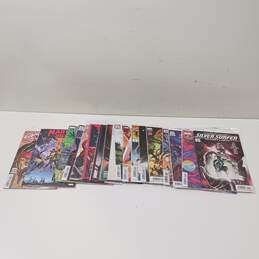 Lot of 17 Marvel Comic Books W/Sleeves
