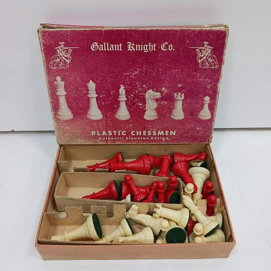 Gallant Knight Co. Plastic Chessmen Classic Red & Ivory Style No. 36R Chess pieces image number 1