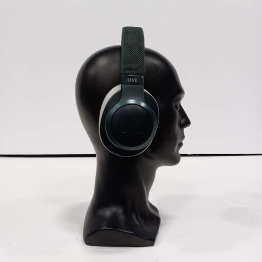 JBL Live Green Wireless Headphones image number 4