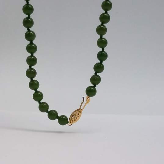 Vintage 14k Gold Clasp on Green Gemstone Beaded 17 3/4 Inch Necklace 22.5g image number 4