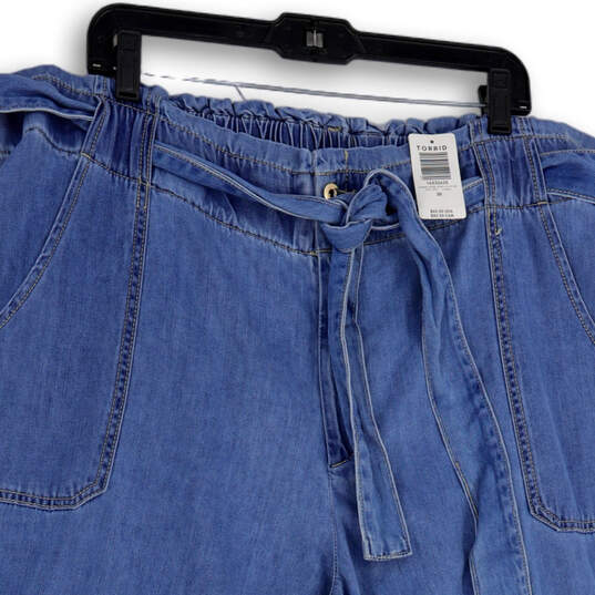 NWT Womens Blue Flat Front Cutout Pocket Belted Capri Pants Size 30 image number 1