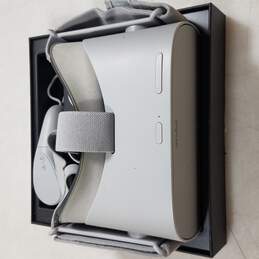 Oculus Go 64GB Standalone VR IOB alternative image
