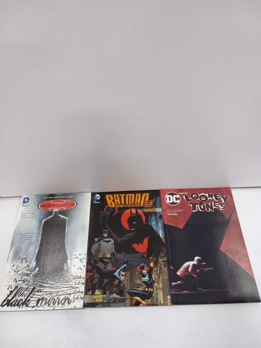 Bundle of Assorted DC Graphic Novels image number 3