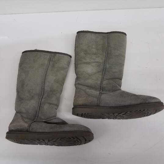UGG Classic Shearling Boots Size W11 image number 1