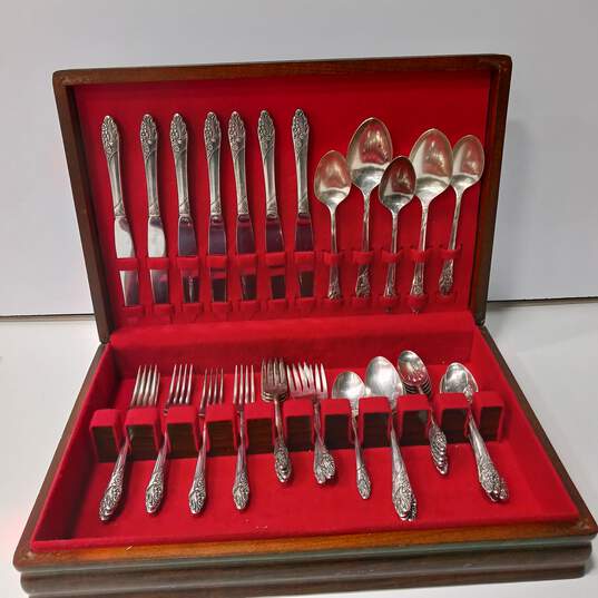 Stainless Steel Flatware Set w/ Case image number 1