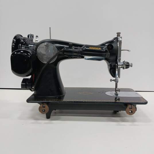 Vintage Singer Black Sewing Machine image number 4
