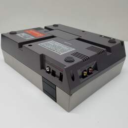 NES Nintendo Entertainment System For Parts/Repair alternative image