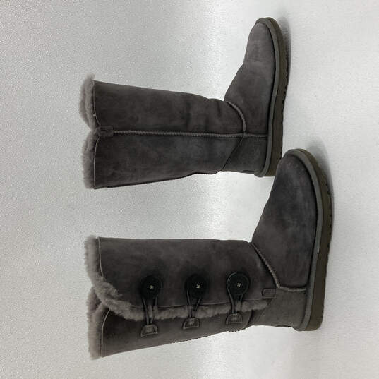 Womens Gray Australia Bailey Button Triplet Suede 1873 Winter Boots Size 6 image number 1