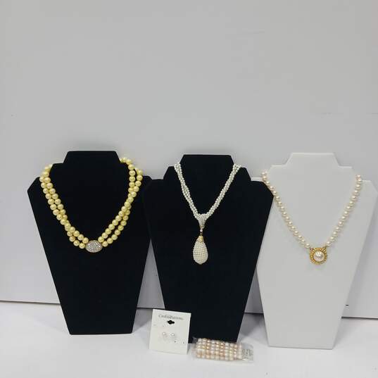 Bundle of Assorted Costume Jewelry Pieces image number 1