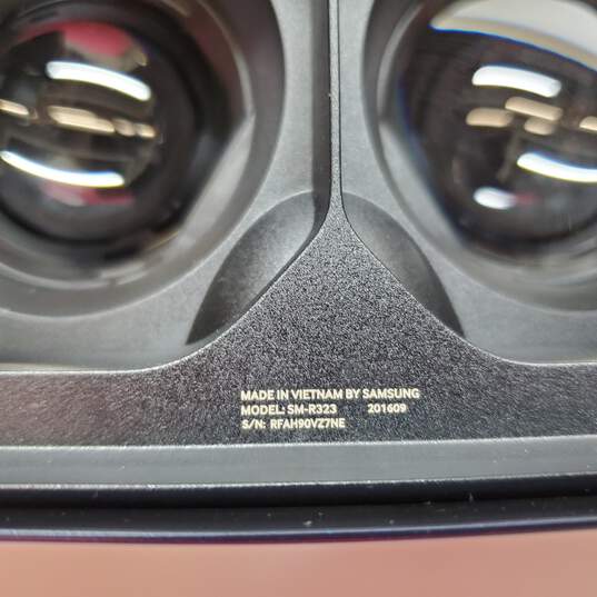 Oculus Samsung Gear VR Model SM-R323 -For Parts or Reapir image number 3