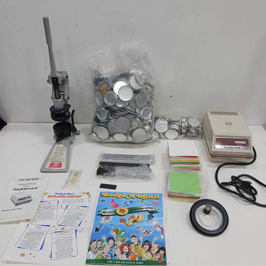 Badge-A-Mint & Circle Cutter II With Accessories image number 1