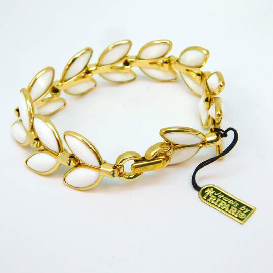 Vintage Crown Trifari White Enamel Gold Tone Leaf Bracelet 26.7g image number 5