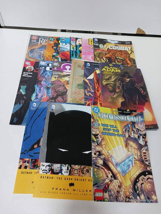 Bundle of 15 Assorted DC Comic Books image number 1