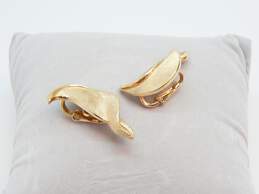Vintage Crown Trifari Brushed Gold Tone Clip-On Earrings 11.5g