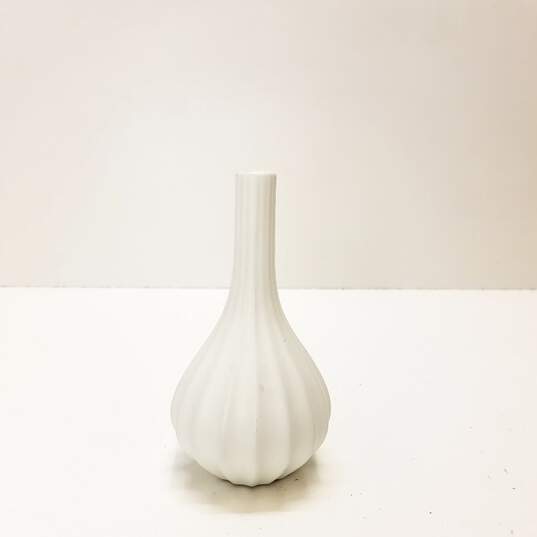 Jonathan Adler Designer Matte White Ceramic 6.5 in. Garlic Bulb Bud VaseVase image number 1