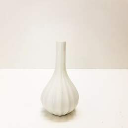 Jonathan Adler Designer Matte White Ceramic 6.5 in. Garlic Bulb Bud VaseVase