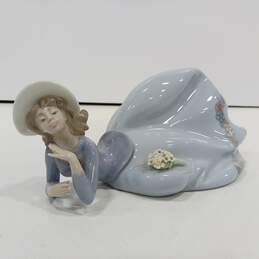 Lladro Pretty Pose Porcelain Figurine