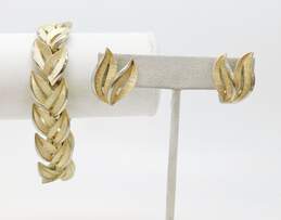 VNTG Crown Trifari Gold Tone Florentine Finish Leaf Clip Earrings and Bracelet Set