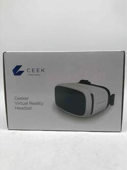 White 360° Immersive 3D Viewing 6.5in Virtual Reality Headset Not Tested alternative image