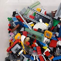 9lbs Lot of Assorted Lego Building Bricks