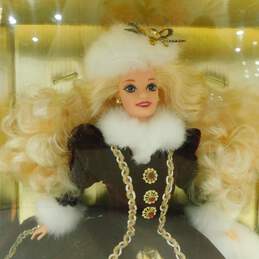 VTG 1996 Mattel Happy Holidays Barbie Special Edition Collector Doll IOB alternative image