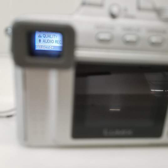 Panasonic Lumix DMC-FZ3 3MP Digital Camera [No Flash] image number 3