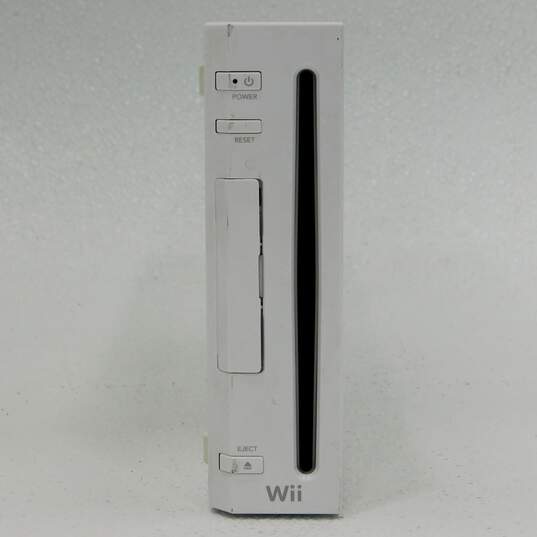 Nintendo Wii W/ 2 Controllers and 3 Games image number 2