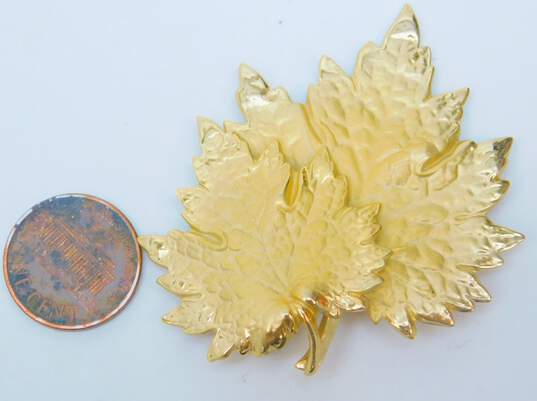 Vintage Eisenberg Gold Tone Enamel Bangle Bracelet BSK & Napier Brushed Leaf Brooches 82.6g image number 4