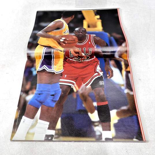 Chicago Bulls Sports Illustrated 3 Seasons to Savor Collector's Edition image number 3