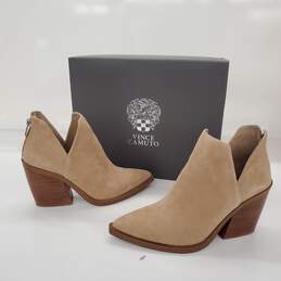 Vince Camuto Women's Gigietta Tan Suede Chelsea Stacked Heel Ankle Boots Size 7M