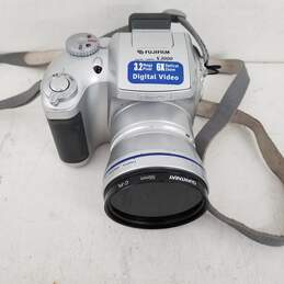 UNTESTED Fujifilm Fuji Finepix 3800 3.2MP Digital Camera alternative image