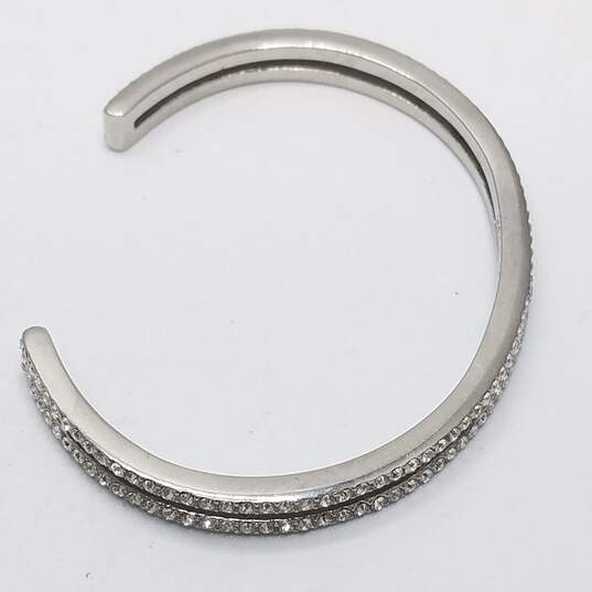 Henri Bendel Authentic Glass & Metal 6" Cuff Bracelet W/C.O.A (DAMAGED) 12.5g image number 3
