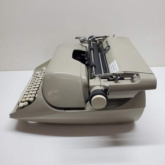Untested Vintage Royal Typewriter Beige image number 3
