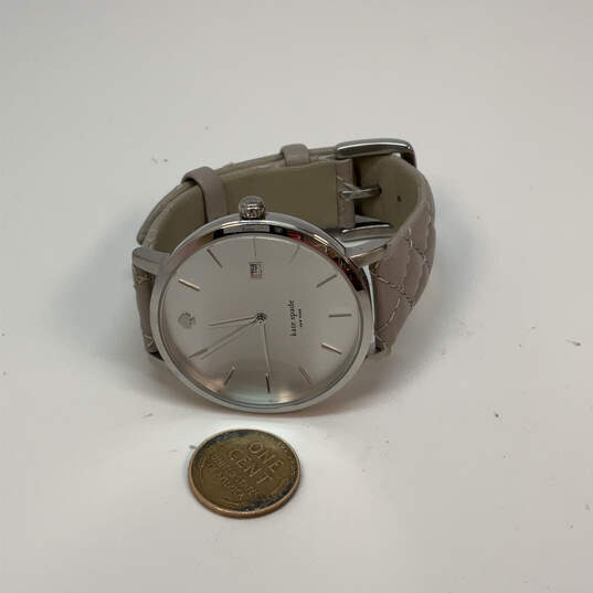 Designer Kate Spade Silver-Tone Adjustable Quilted Strap Analog Wristwatch image number 3