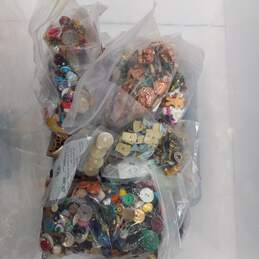 13.1lbs of Crafting Beads/Pendants/Pins