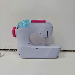 Singer Miniature Childs Sewing Machine alternative image