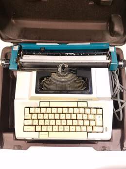 Smith Corona Coronamatic 2200 Electric Typewriter w/ Case alternative image