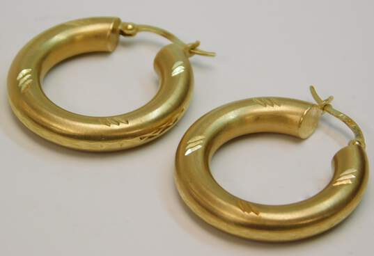14K Yellow Gold Etched Puffy Hoop Earrings 4.6g image number 3