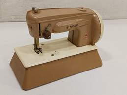Vintage Miniature Singer Sew-Ready Child Sewing Machine alternative image