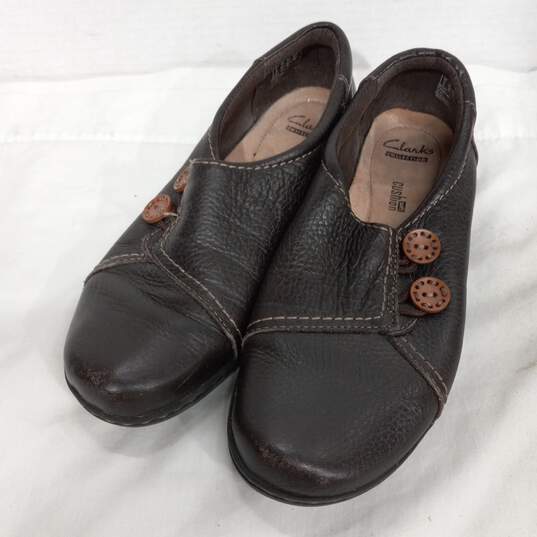 Womens Brown Pebble Leather Button Round Toe Slip On Flat Loafers Size 6.5 image number 1