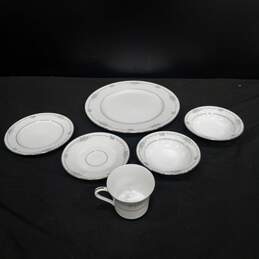 6 Piece Set of Style House Fine China Dishes