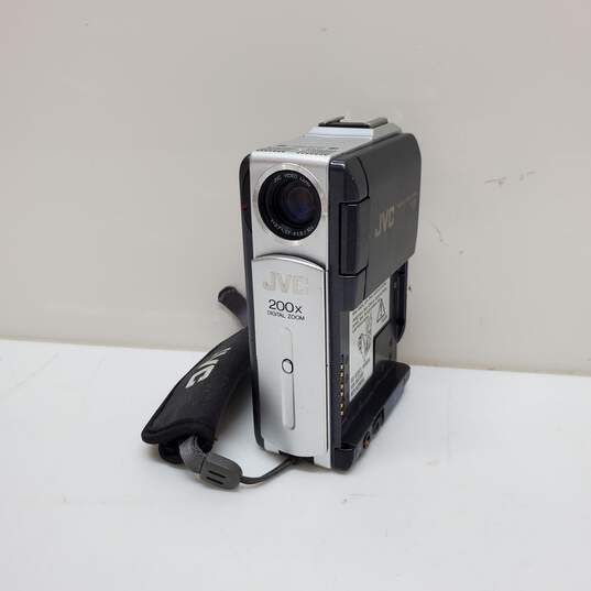 UNTESTED JVC GR-DVP3U Mini DV Compact Digital Camcorder image number 1