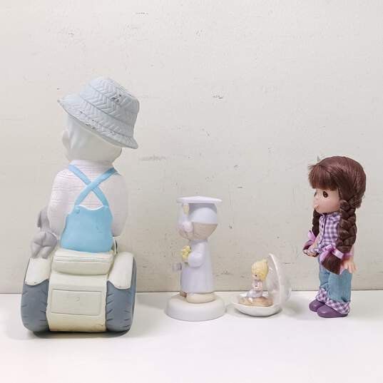 Bundle of Precious Moments Figurines & Dolls image number 2