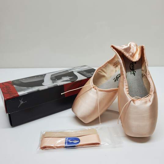 Capezio Ballet Dance Pointe Shoes Size 9.5W #117 With BOX image number 1